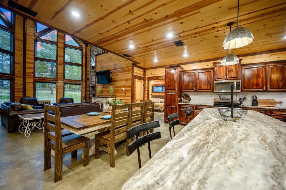 Sugar Daddy - large family cabin pool table games Cabin in Oklahoma