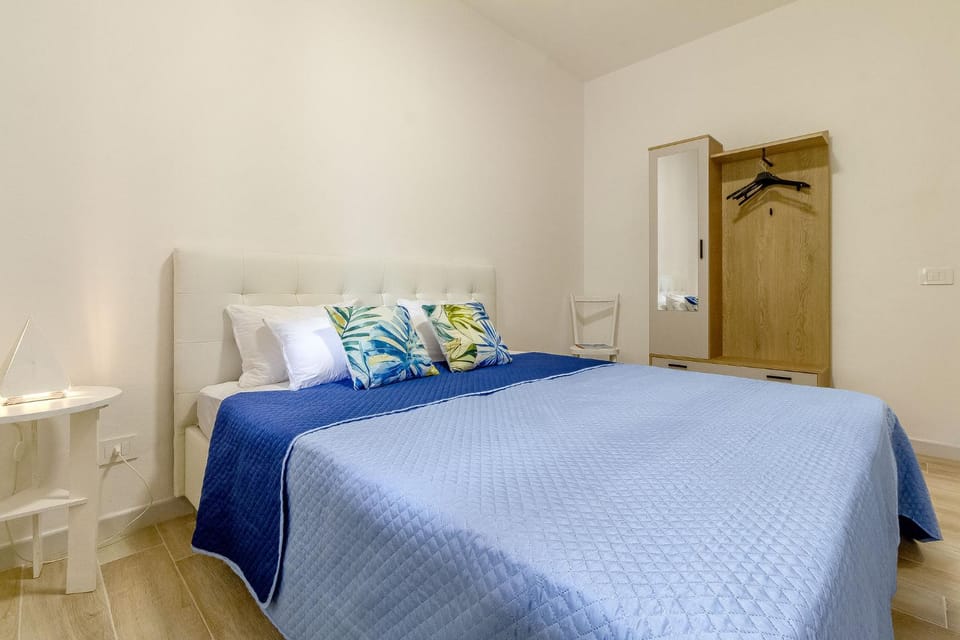 Bed, Photo of the whole room, Bedroom, wardrobe