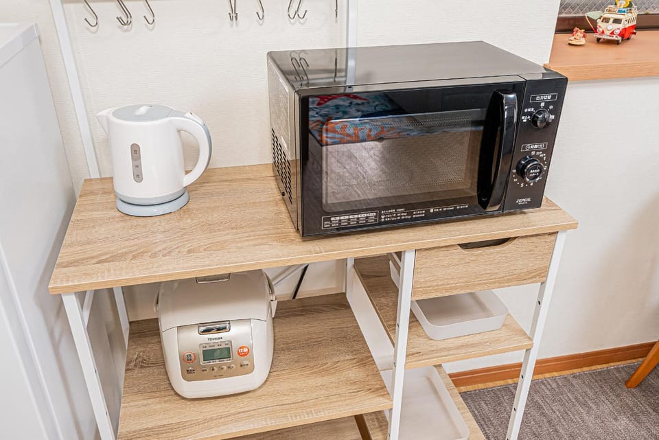 Kitchen or kitchenette, minibar