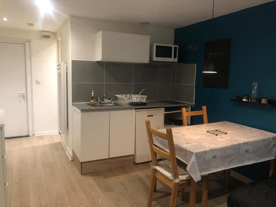 Studio moderne tout équipé au pied des monuments Apartment in Auvergne-Rhône-Alpes
