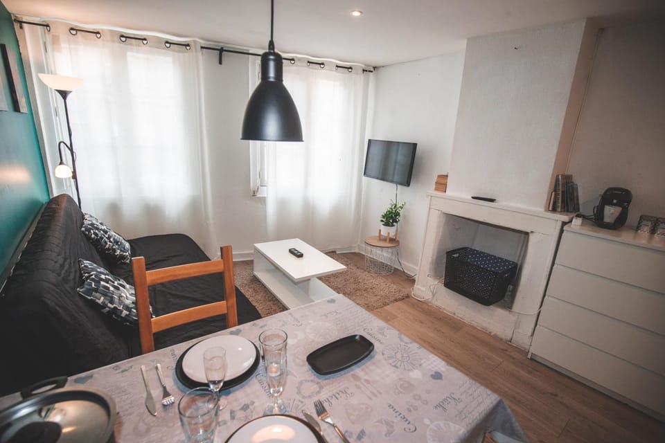 Studio moderne tout équipé au pied des monuments Apartment in Auvergne-Rhône-Alpes
