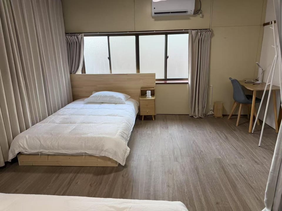 Bed, Bedroom, air conditioner