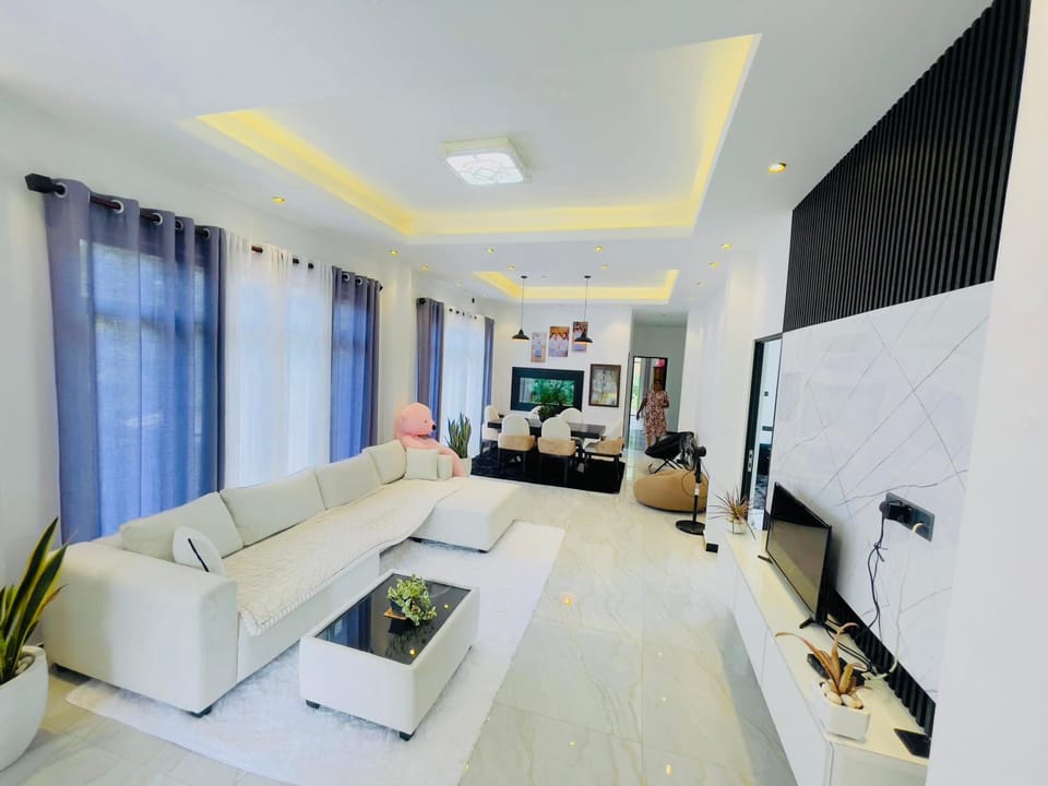 Communal lounge/ TV room, TV and multimedia, Living room, Seating area