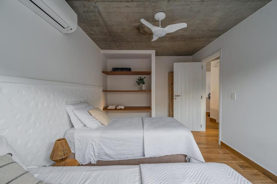 Pé Na Areia, 6 Quartos, Casa Azul House in Bertioga