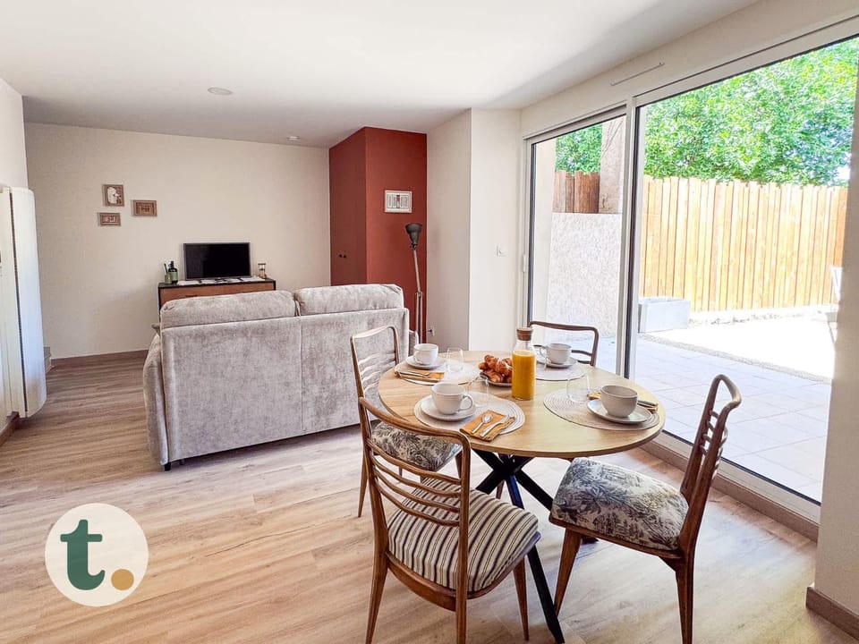 Balcony/Terrace, Living room, Seating area, Dining area