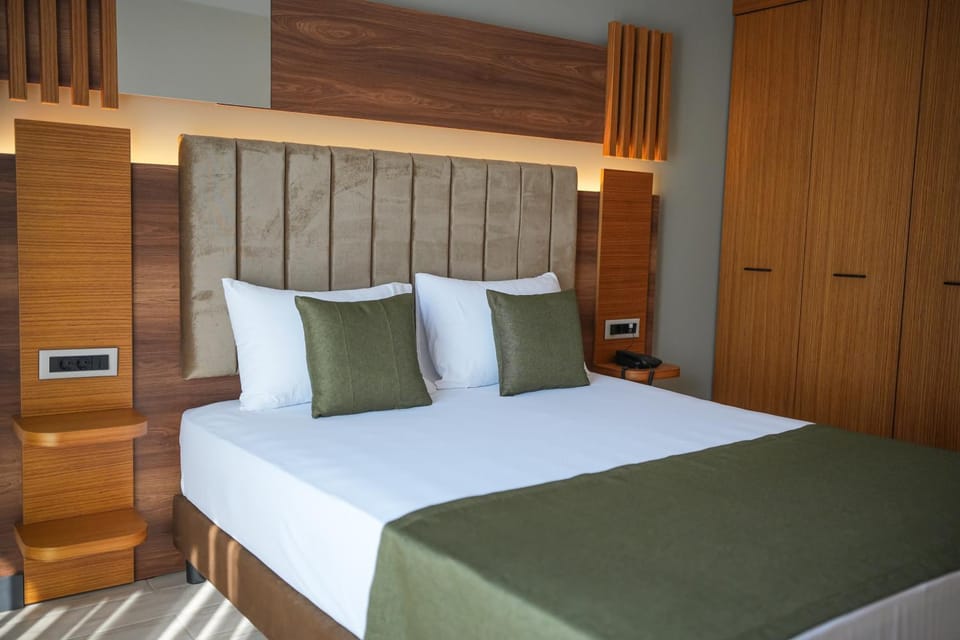 Bed, Bedroom, wardrobe