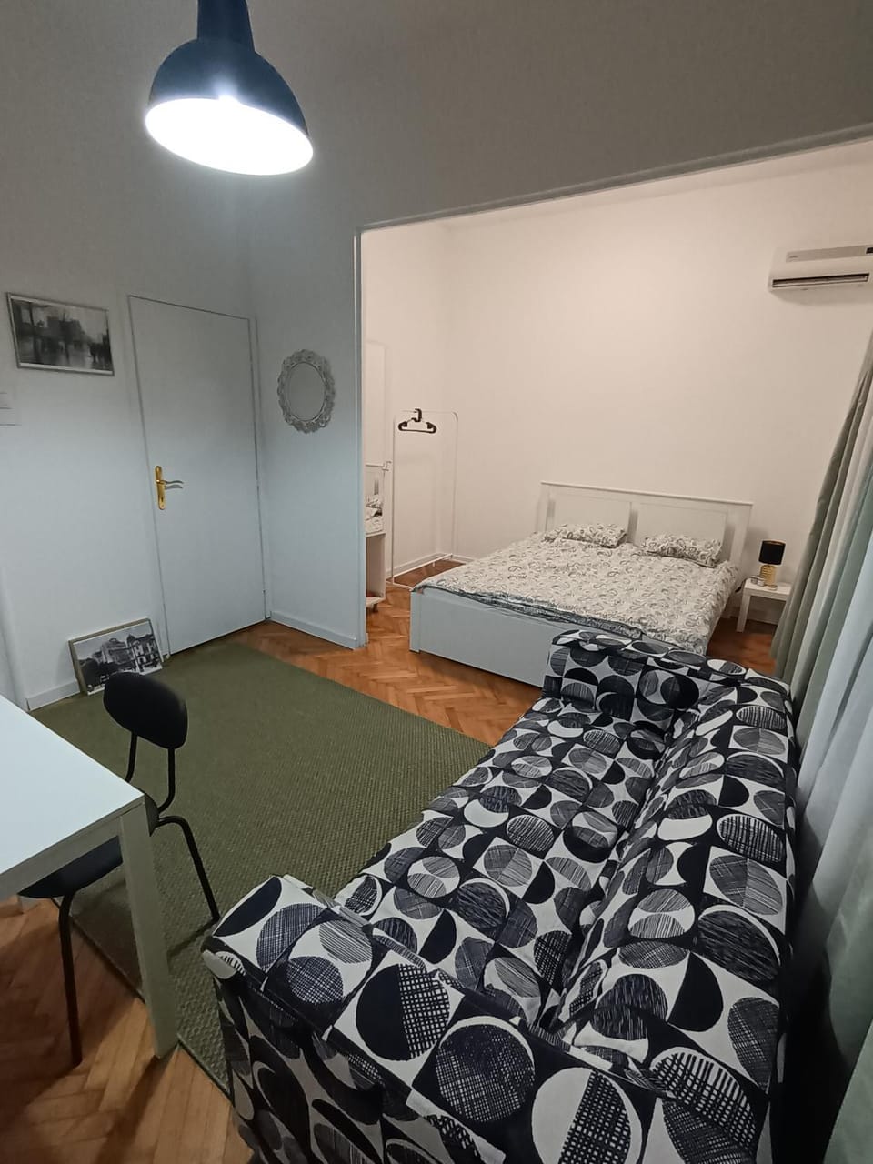 Bed, Living room, Photo of the whole room, Seating area, Bedroom, air conditioner