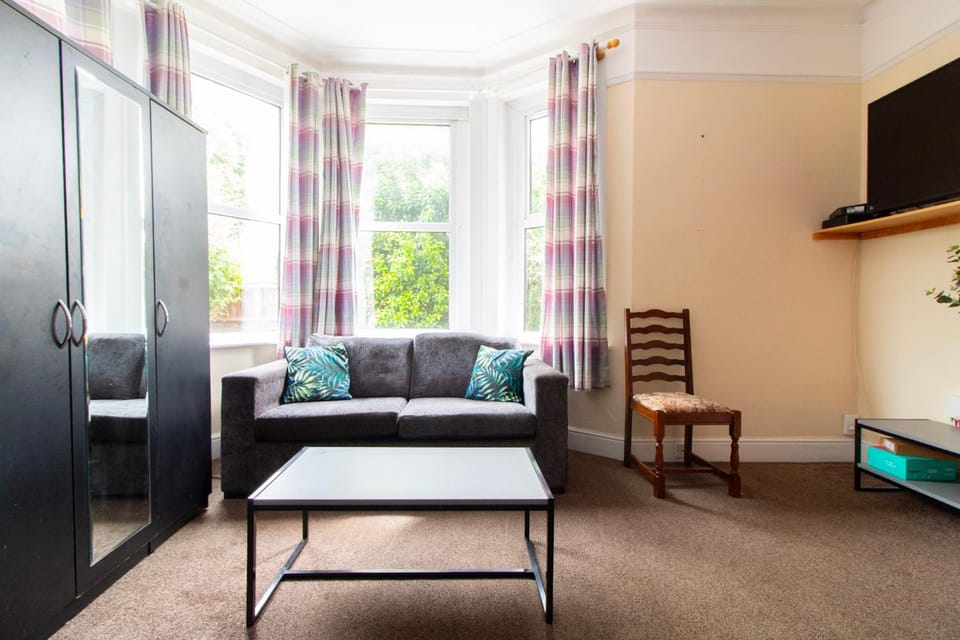 Thornbury Guest House Room 1 Bed and Breakfast in Southampton