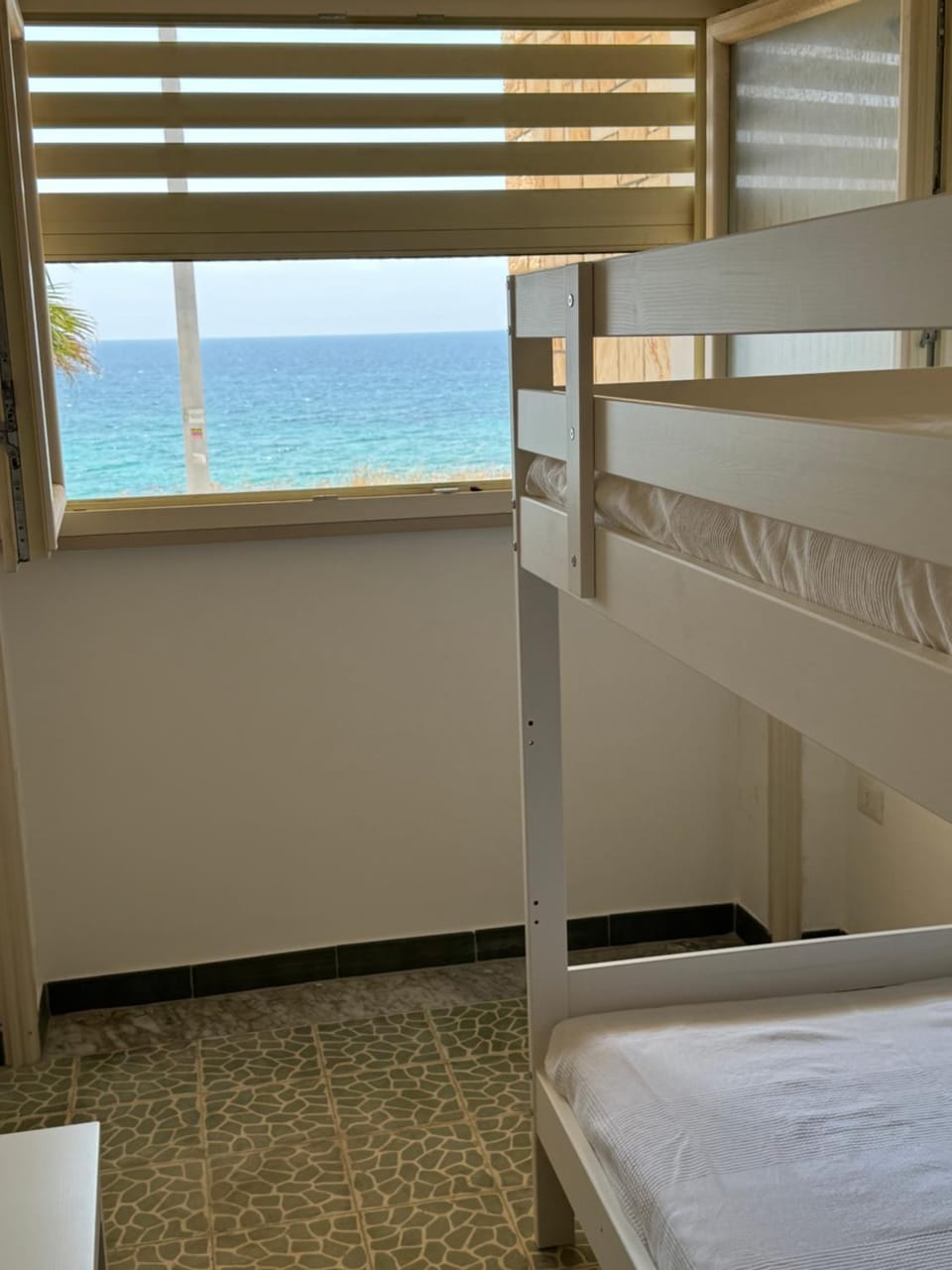 Bedroom, bunk bed