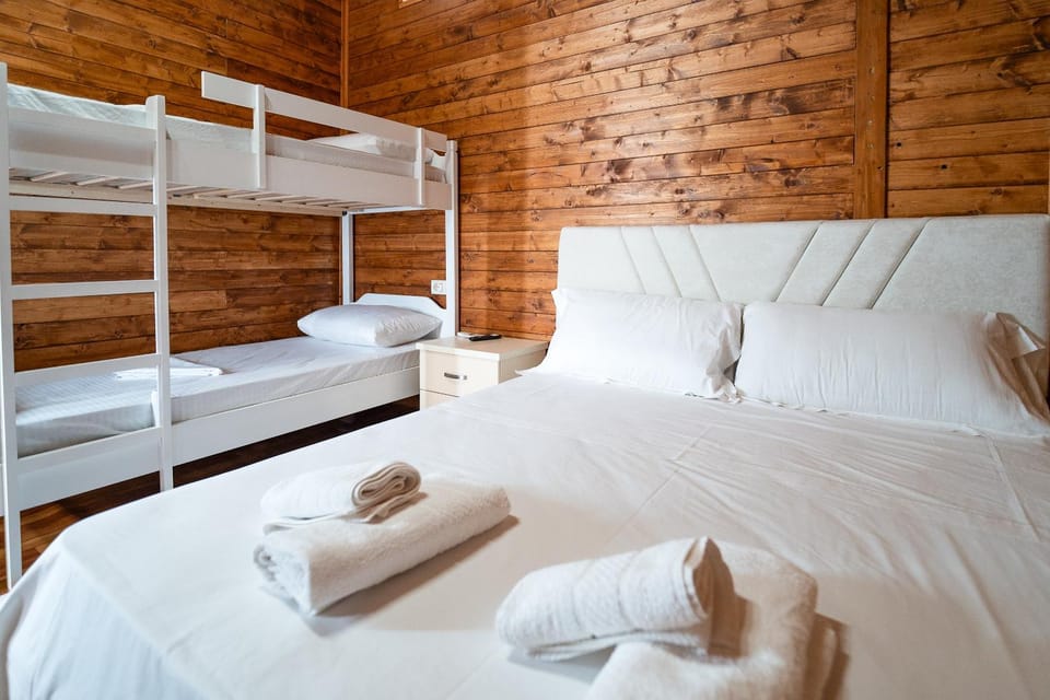 Bed, Photo of the whole room, Bedroom, bunk bed, towels