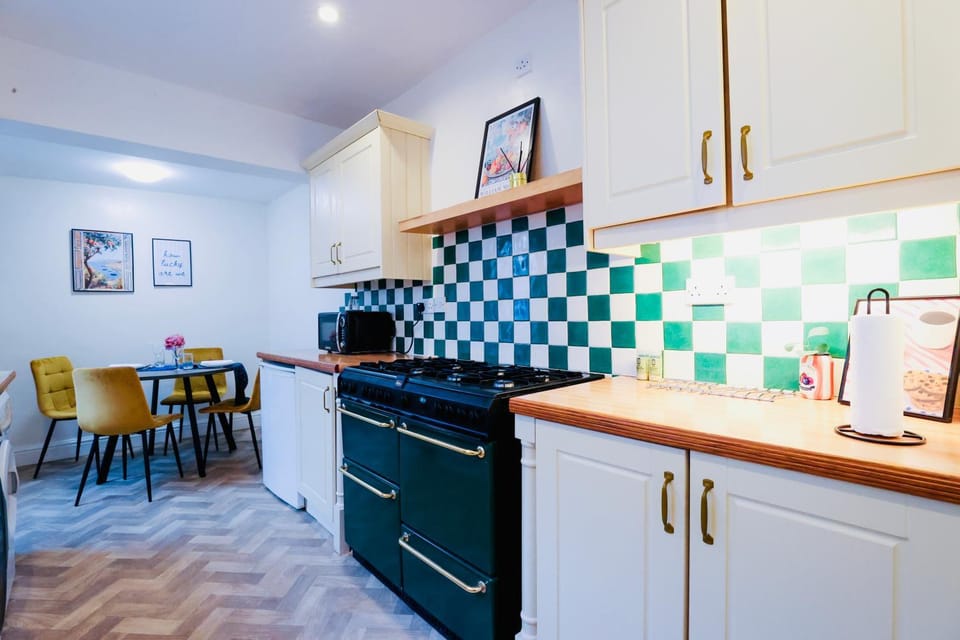 Home away from home-business & leisure travellers House in Northampton