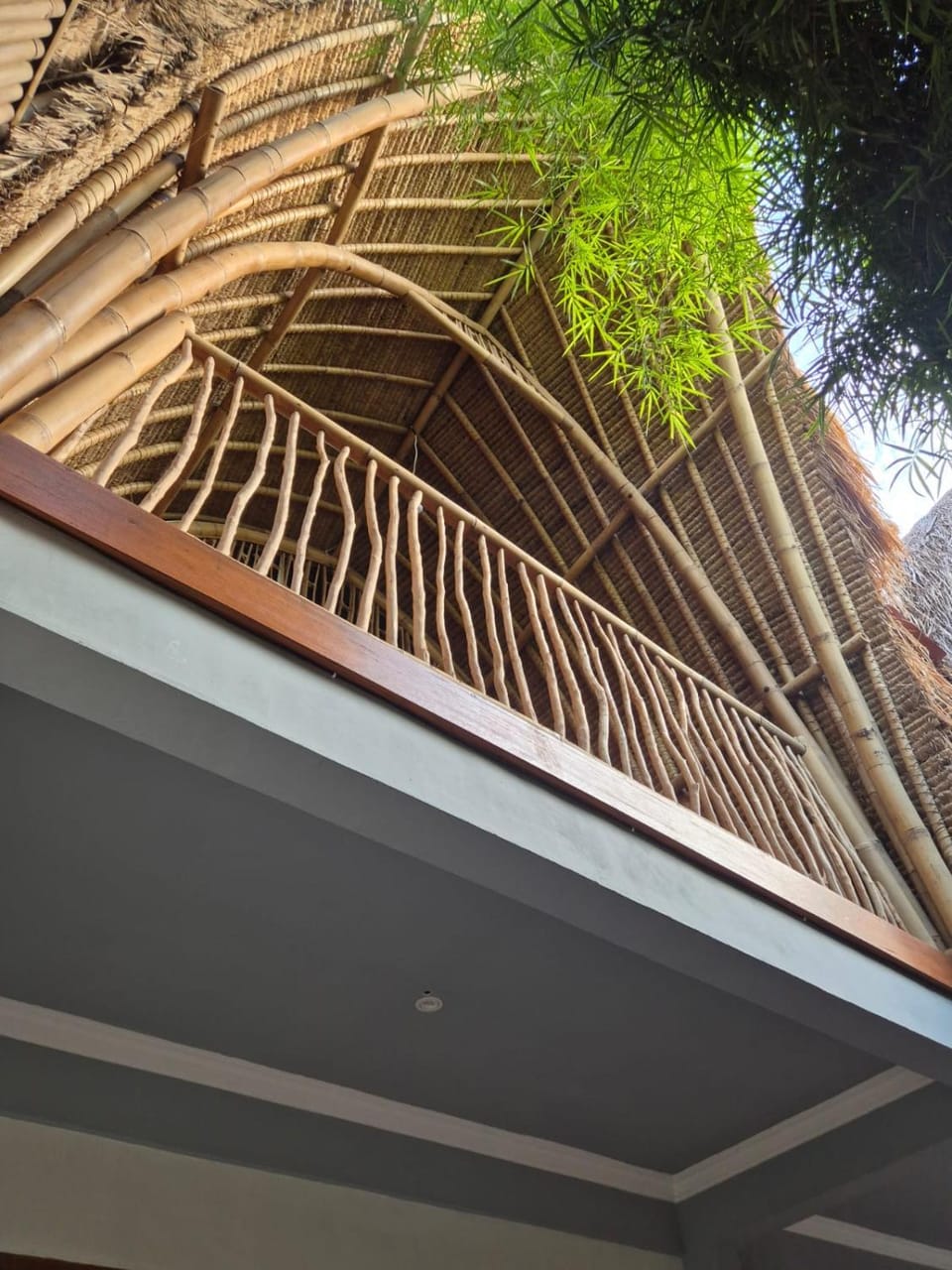 Property building, Day, Balcony/Terrace
