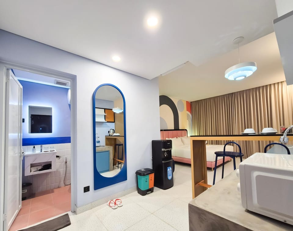 Kitchen or kitchenette, Living room, Seating area
