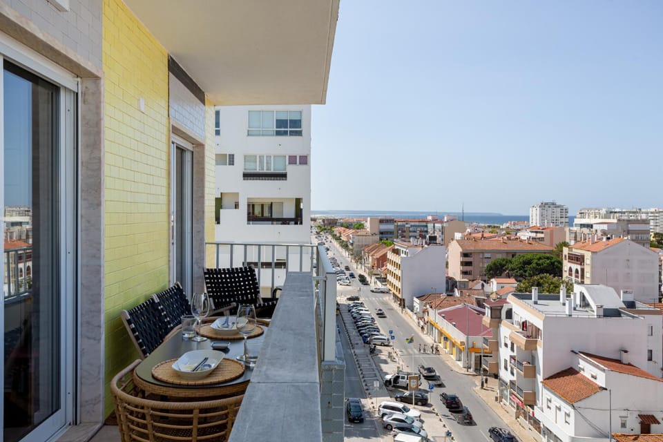 Bright Coastal Retreat in Costa da Caparica Apartment in Costa da Caparica