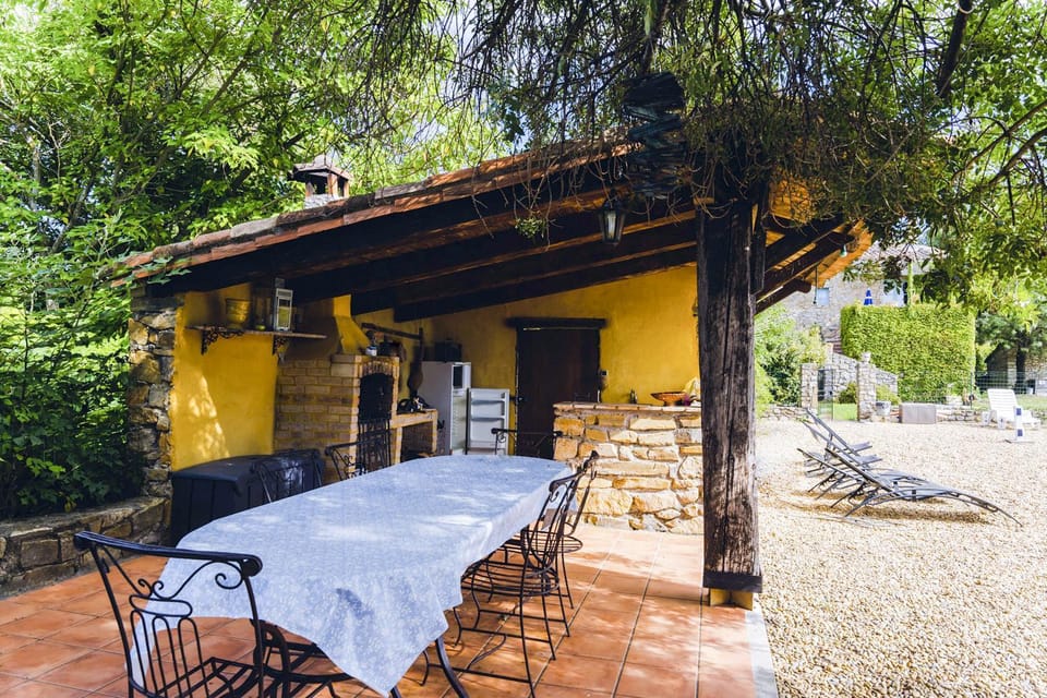 Dining area, Swimming pool