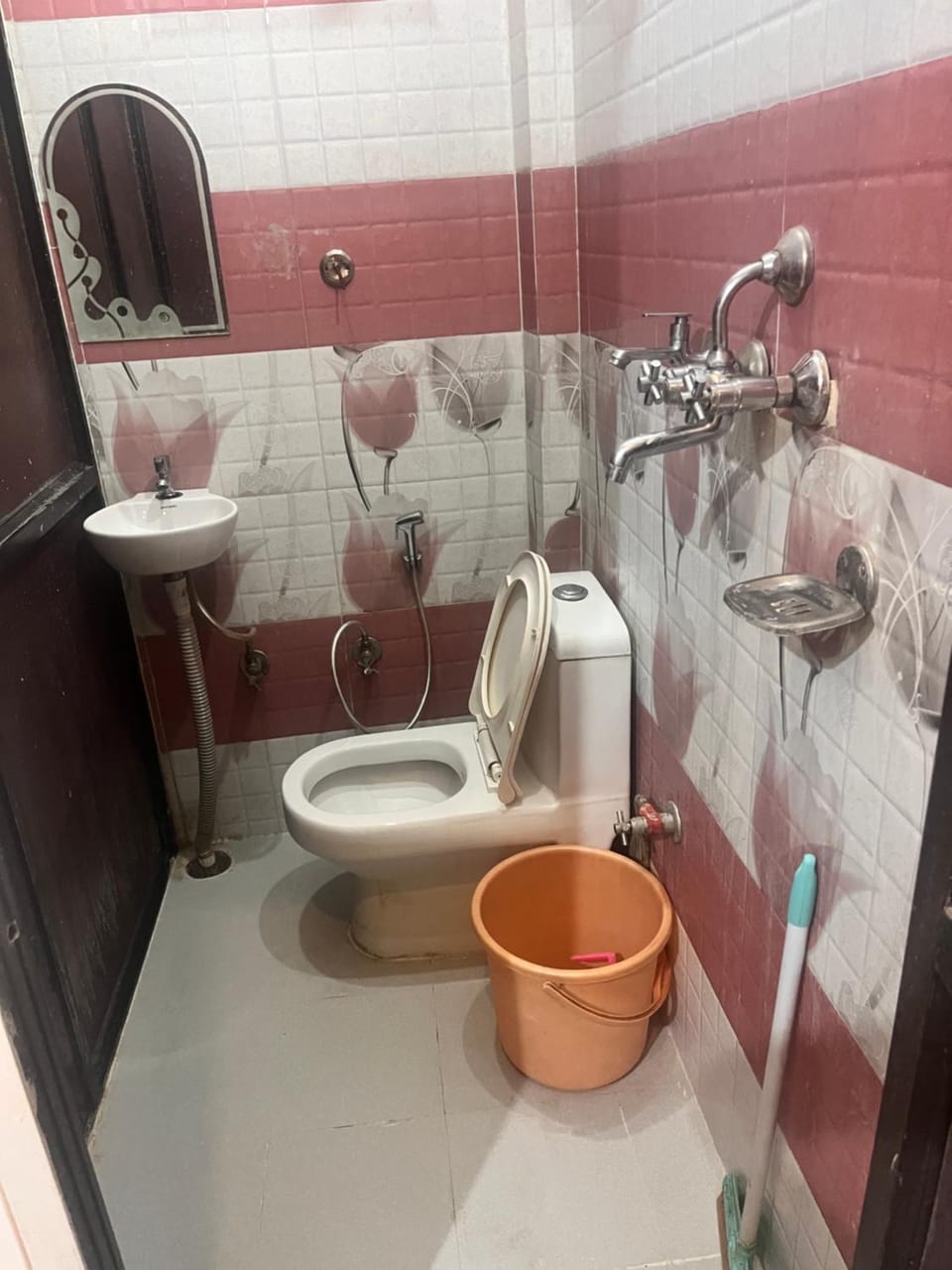 Shower, Toilet