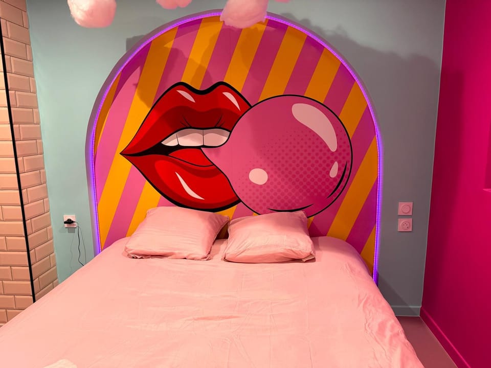 Bed, Photo of the whole room, Bedroom