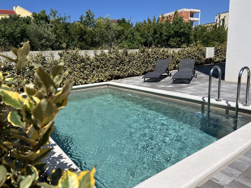 Swimming pool, sunbed