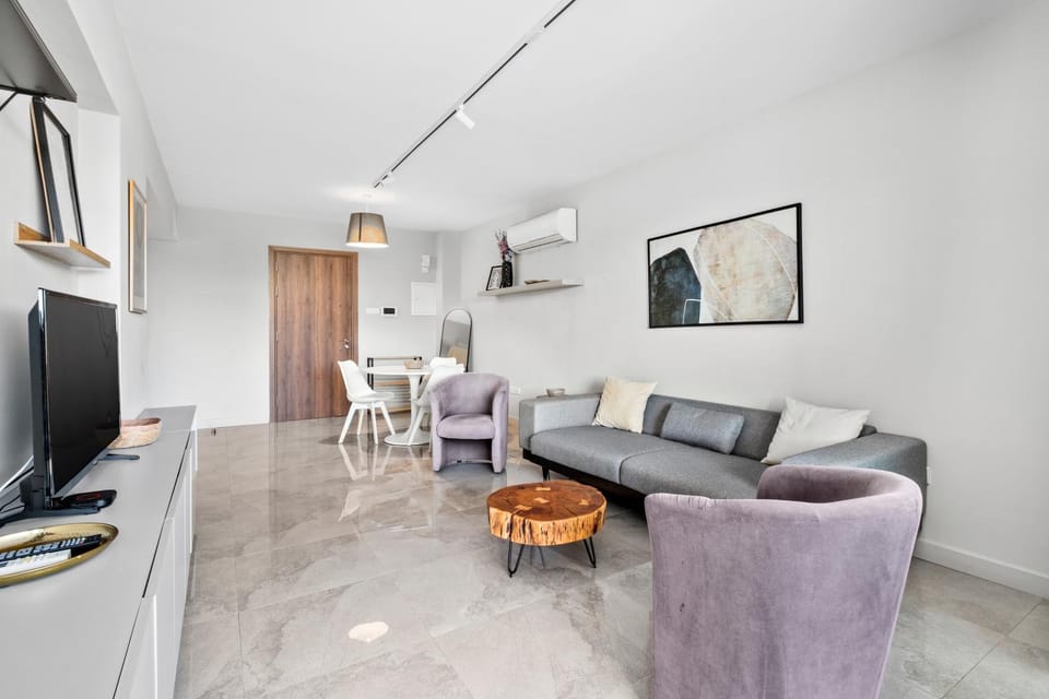 TV and multimedia, Living room, Seating area, Evening entertainment