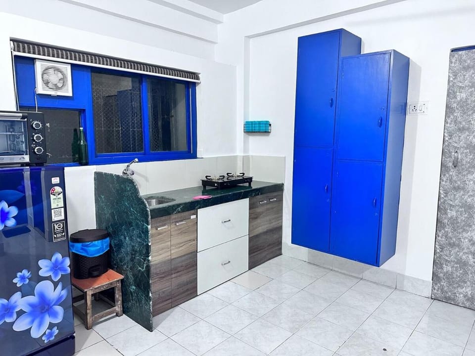 Kitchen or kitchenette, oven, stove
