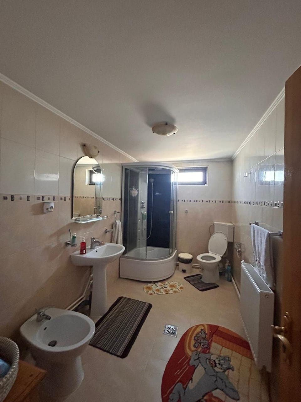 Shower, Toilet, Bathroom, bidet, towels