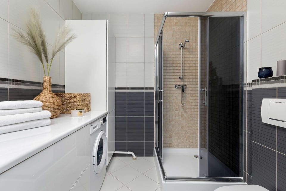 Shower, Bathroom, towels, washing machine