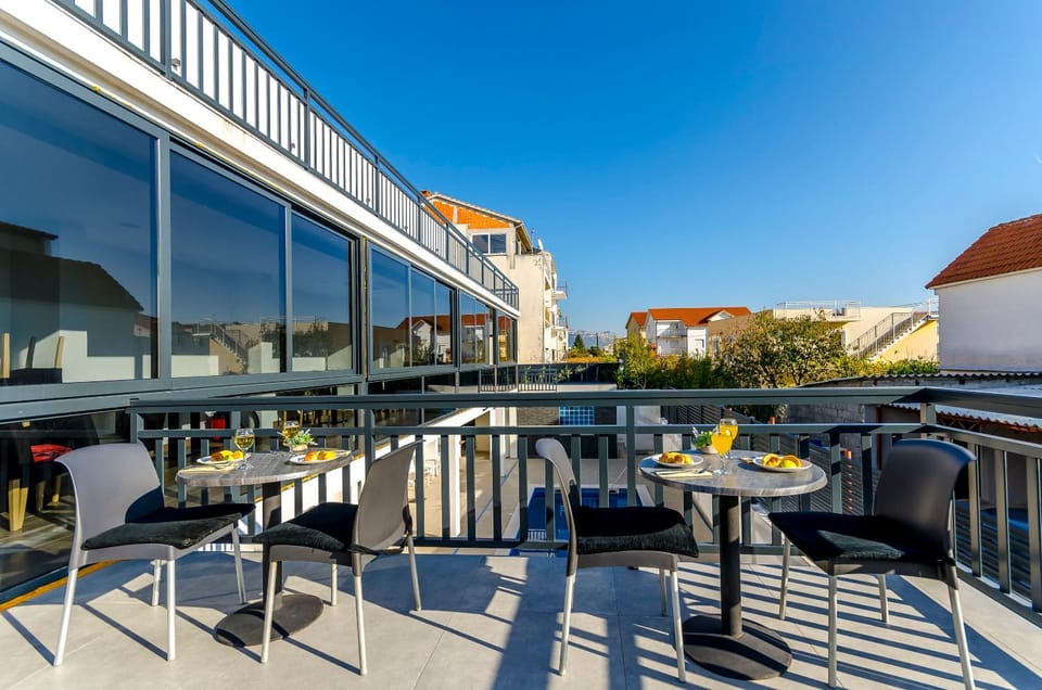 Patio, Swimming pool