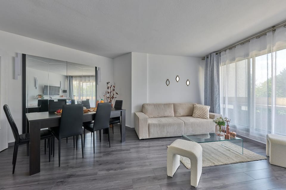 Living room, Seating area, Dining area