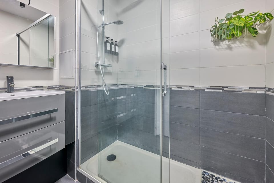 Shower, Bathroom