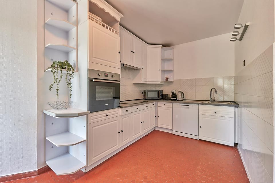 Kitchen or kitchenette, stove