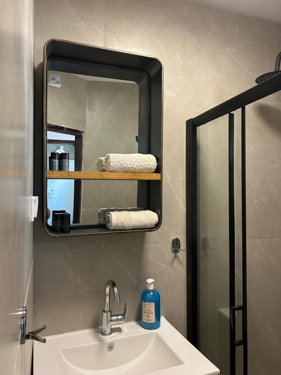 Shower, Bathroom, towels