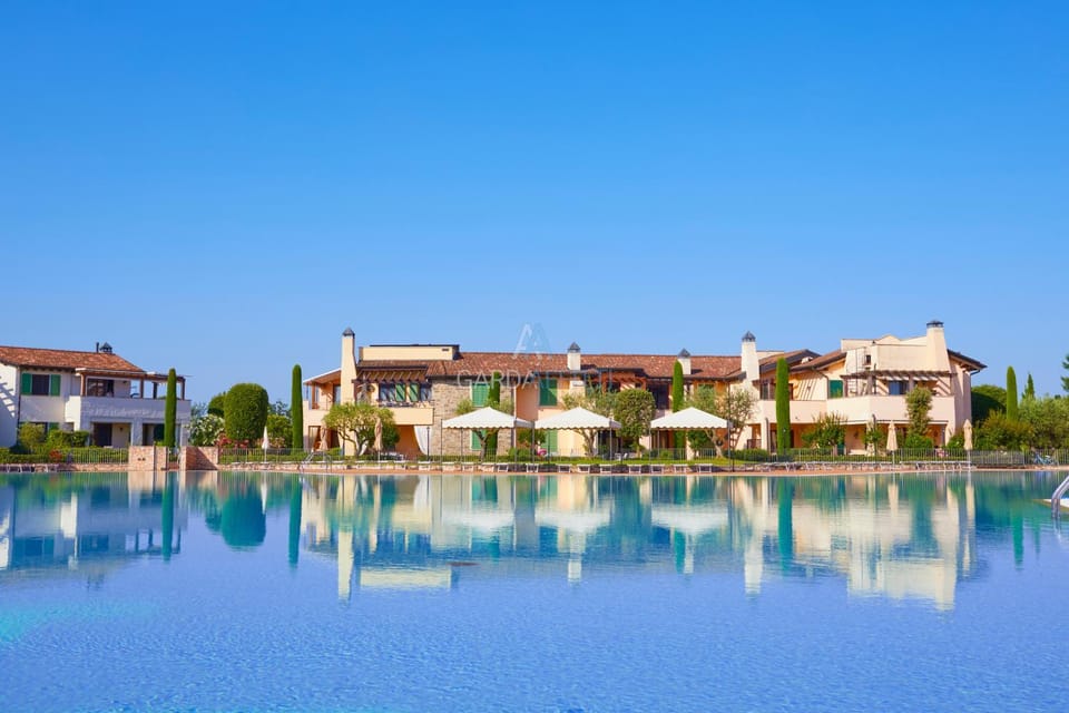 Property building, Swimming pool, Swimming pool