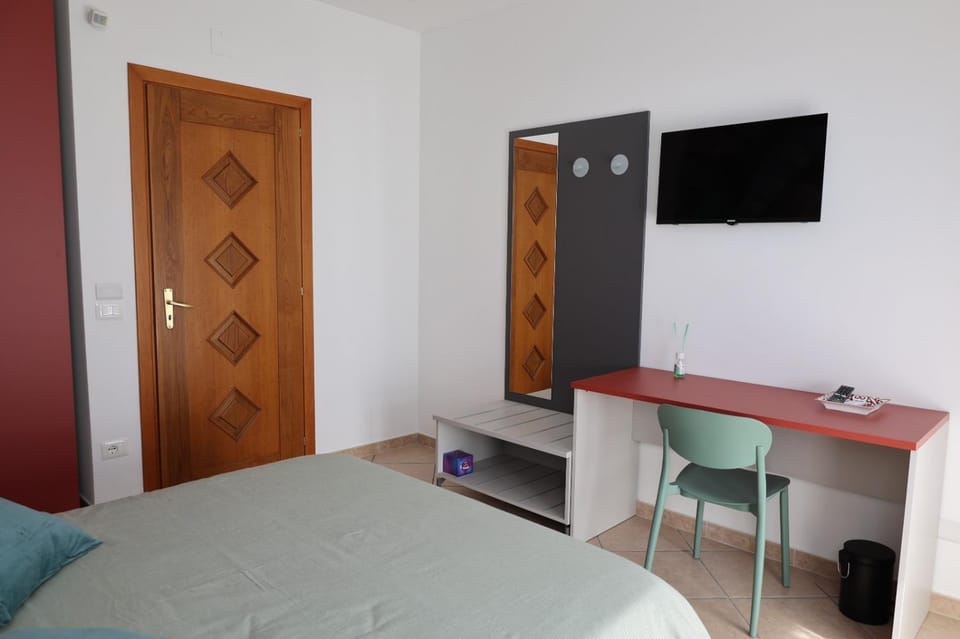 TV and multimedia, Bedroom, wardrobe