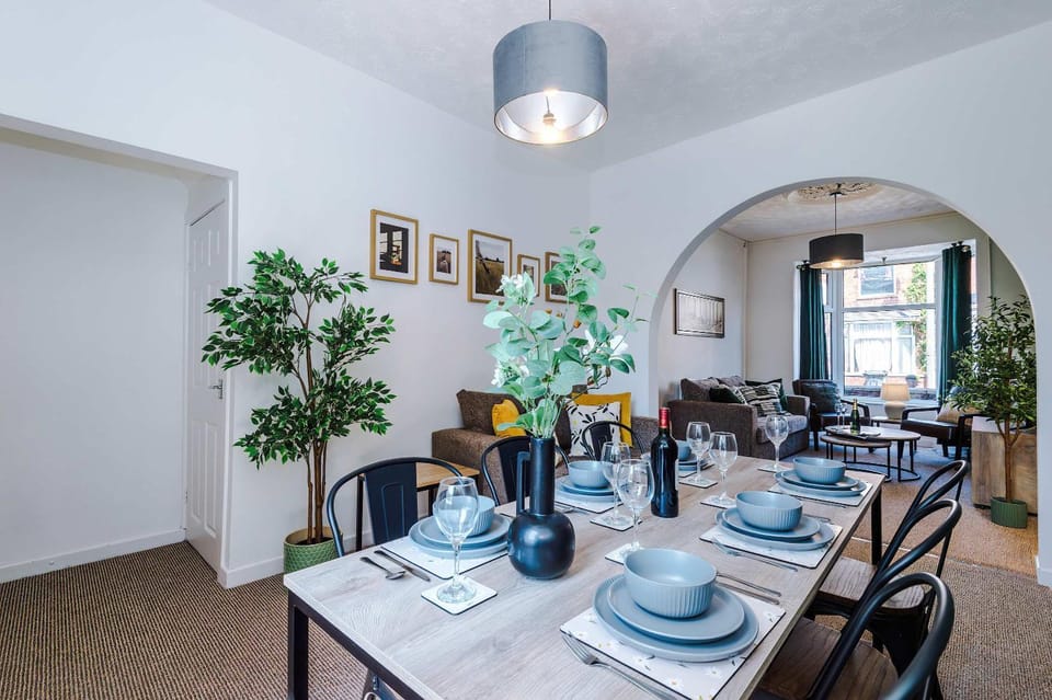 Seating area, Dining area