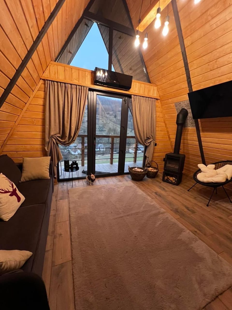 TV and multimedia, Living room, Seating area, fireplace, minibar, air conditioner