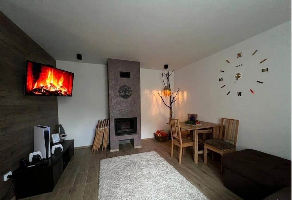 Game Room, TV and multimedia, Seating area, fireplace