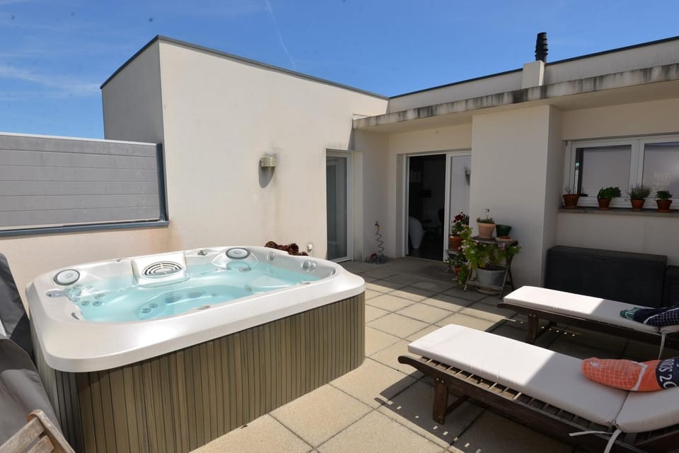 Patio, Hot Tub