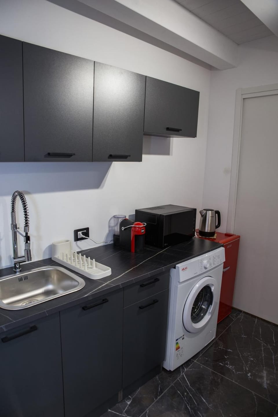 Coffee/tea facilities, Kitchen or kitchenette, washing machine