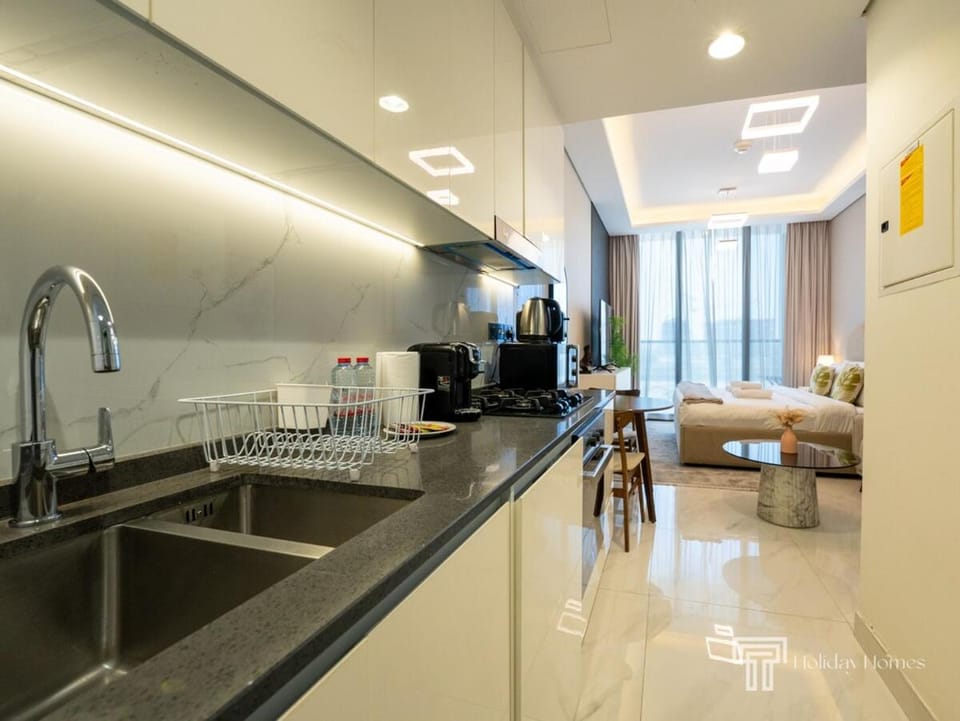 Luxurious Studio in Samana Golf Avenues Apartment in Dubai