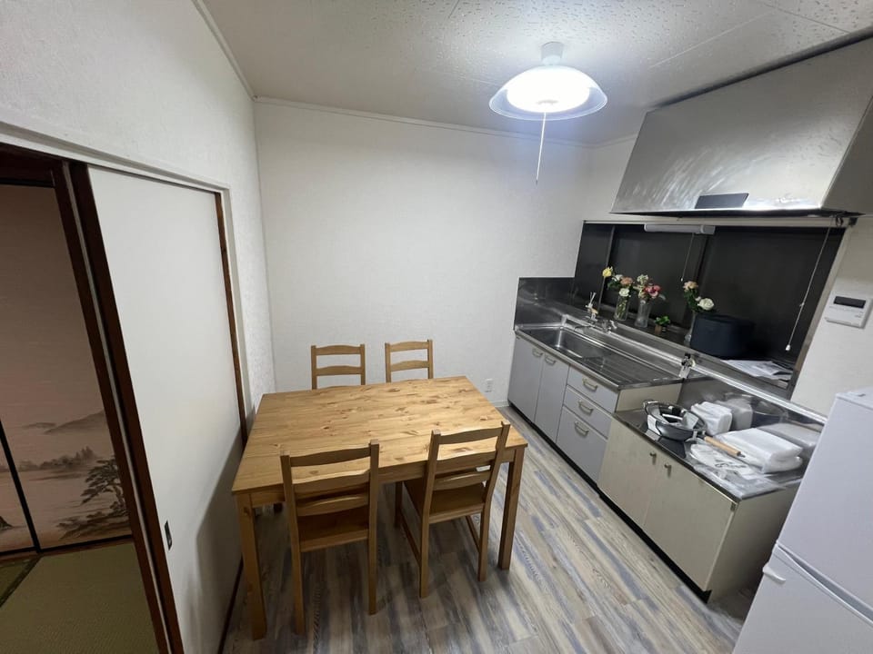 Kitchen or kitchenette, Dining area, stove