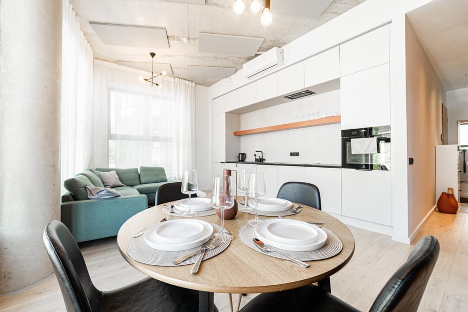 Kitchen or kitchenette, Seating area, Dining area
