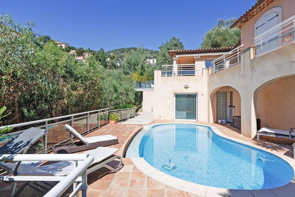 Villa familiale à louer avec piscine vue mer – 4 chambres, Mandelieu proche Cannes Villa in Mandelieu-La Napoule