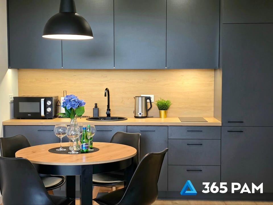 Coffee/tea facilities, Kitchen or kitchenette, Dining area