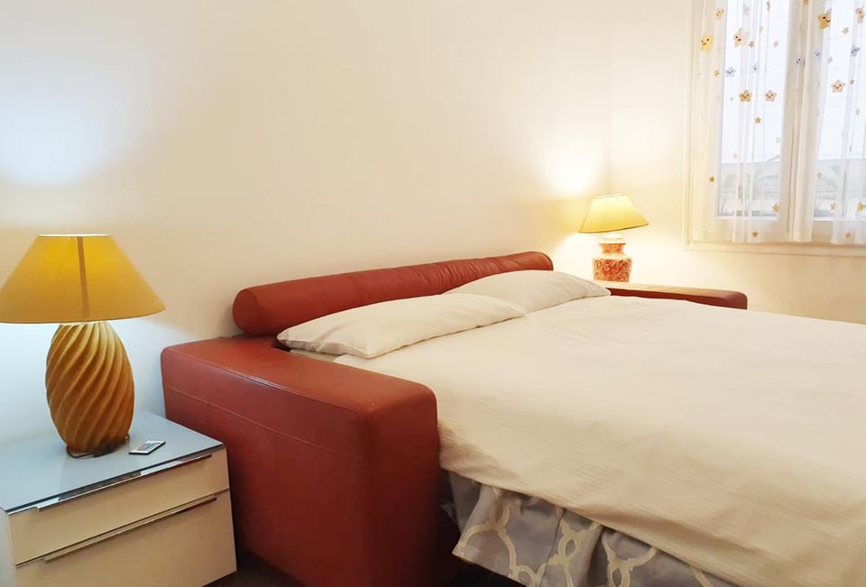 Bed, View (from property/room), View (from property/room), Photo of the whole room, Bedroom