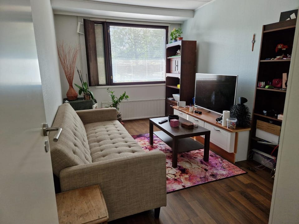 Bed, TV and multimedia, Living room, Seating area