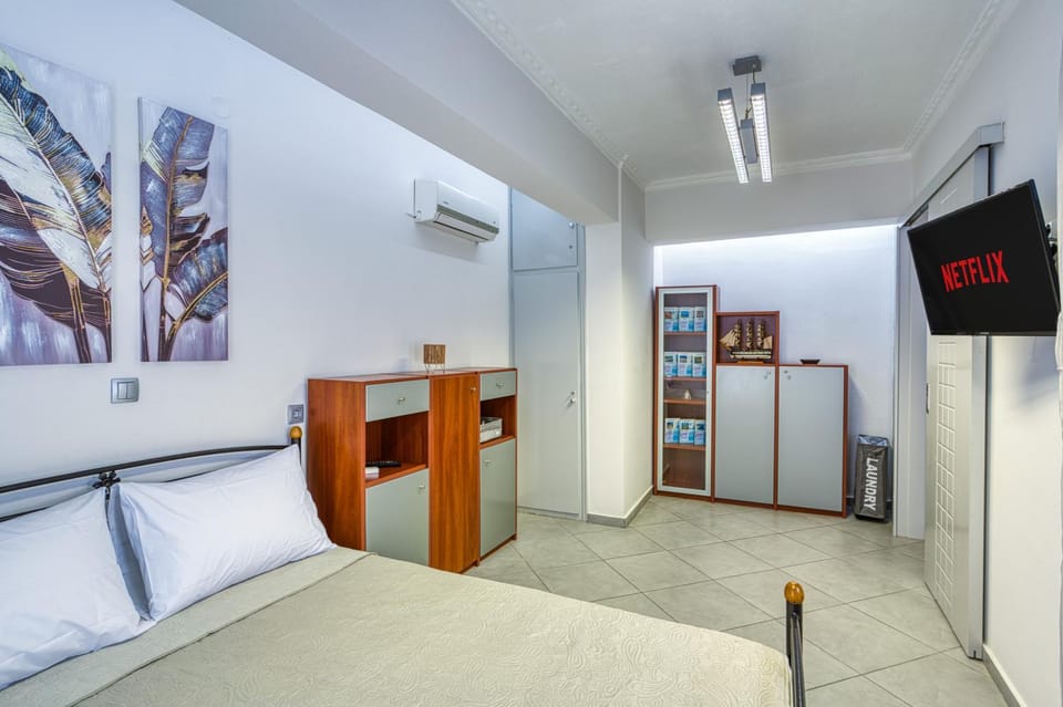 Bed, TV and multimedia, Bedroom, air conditioner