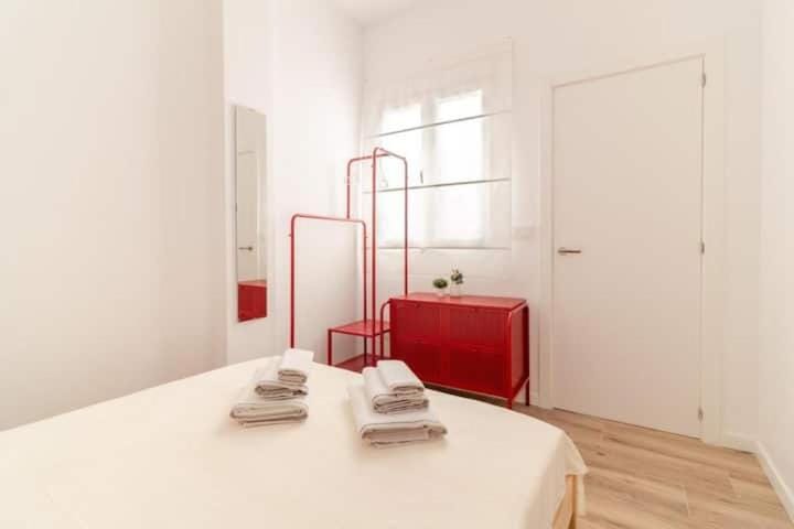 Super Apto 2habitaciones dobles 4 pax wifi terraza Apartment in Valencia