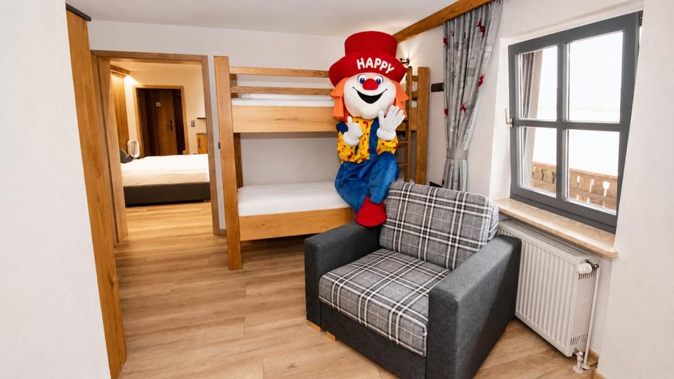 Bed, Photo of the whole room, Seating area, bunk bed