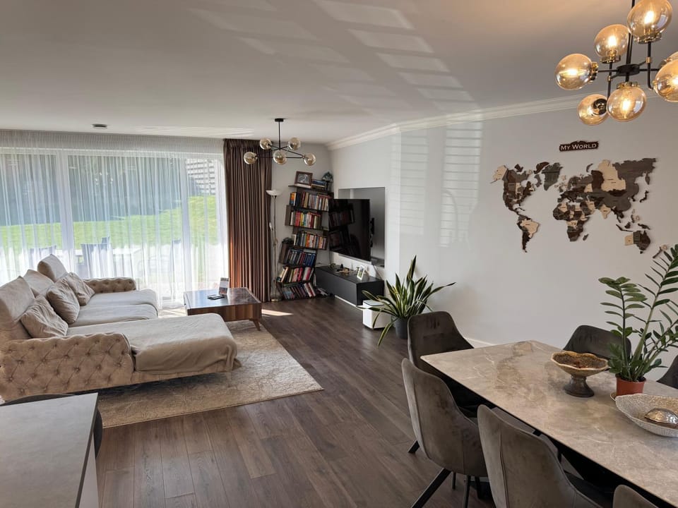 TV and multimedia, Balcony/Terrace, Living room, Seating area, Dining area