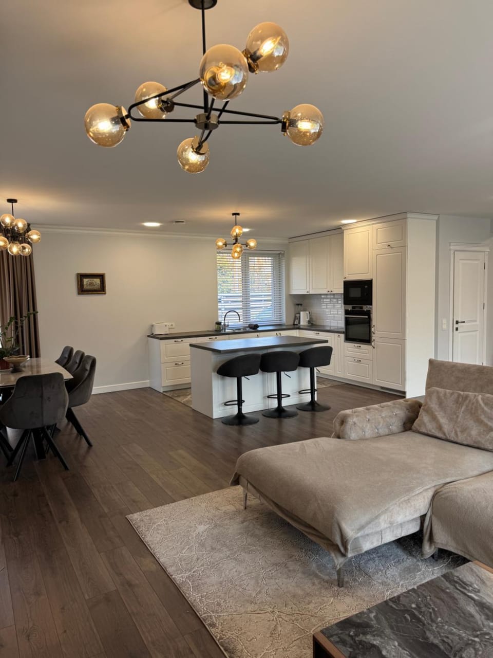 Dining area, kitchen